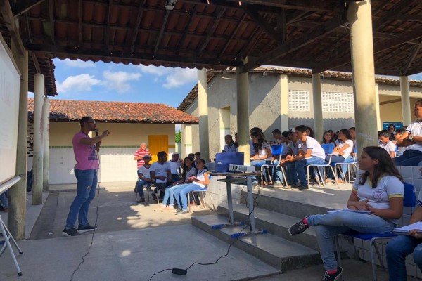CPAC realiza palestra educacional sobre coleta seletiva para alunos da Rede Municipal de Ensino de Areia Branca